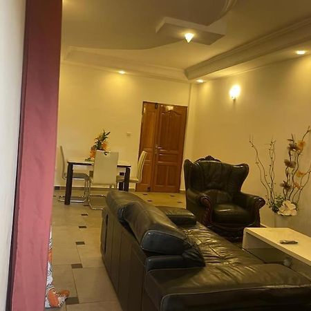 Km Cozy Two Room Apprt Yaoundé Eksteriør billede