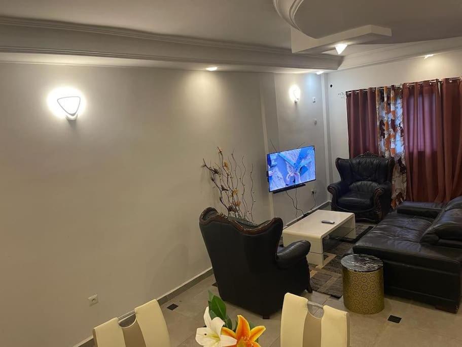Km Cozy Two Room Apprt Yaoundé Eksteriør billede