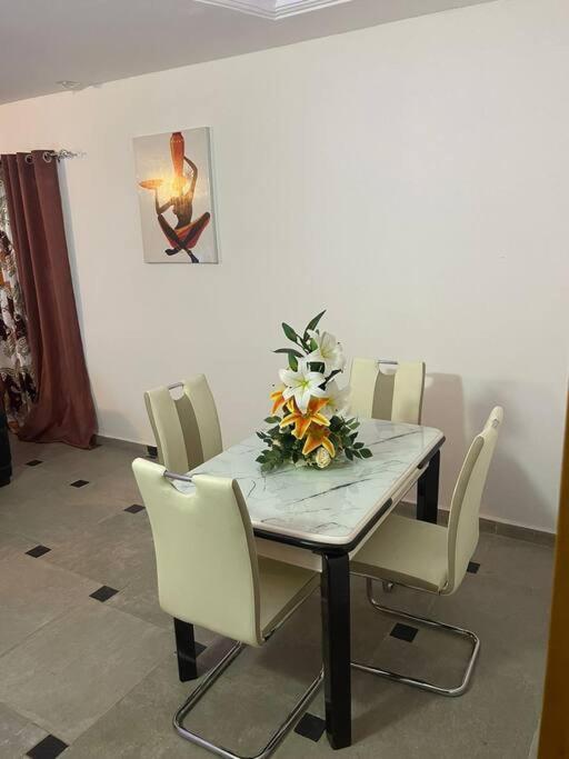 Km Cozy Two Room Apprt Yaoundé Eksteriør billede