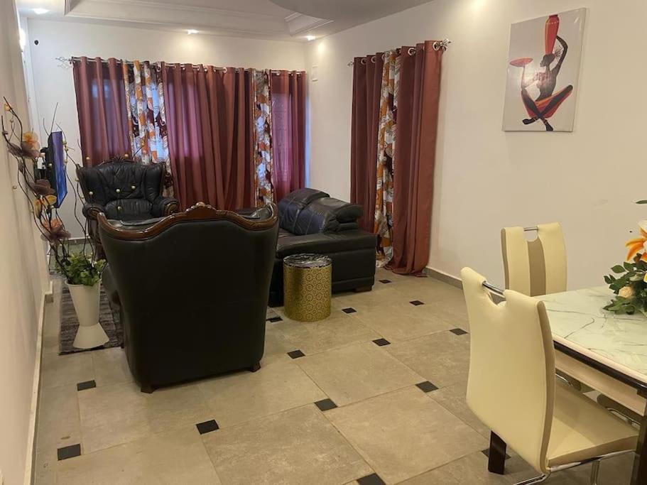 Km Cozy Two Room Apprt Yaoundé Eksteriør billede