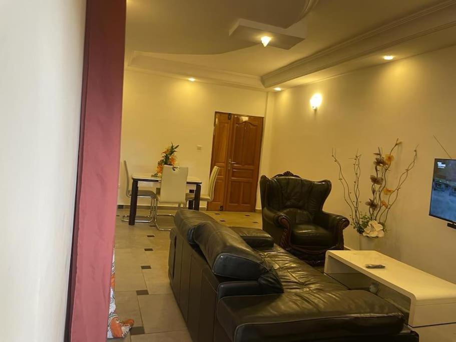 Km Cozy Two Room Apprt Yaoundé Eksteriør billede